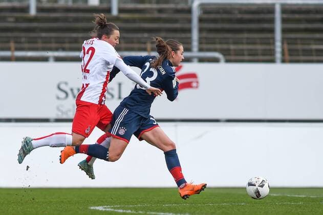 Lidija Kulis 1 FC Köln 32 Sara Däbritz FC Bayern München 33 Duel duel tackle tackling Dynamics Action Action Soccer Soccer Allianz Women Bundesliga 1 FC Köln Bayern Munich xmhx