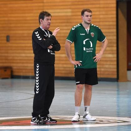 Handball Men 1 Bundesliga Season 2017 18 Training Füchse Berlin Head Coach Velimir Petkovic Foxes Berlin Paul Drux No 95 Füchse Berlin 20 03 18 Copyright: xMichaelxHundtx xMatthiasxKochx
