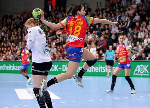 BAU 21 03 2018 Stuttgart Handball Women Germany vs Spain v l Meike Schmelzer GER Maitane Etxeberria Martinez ESP