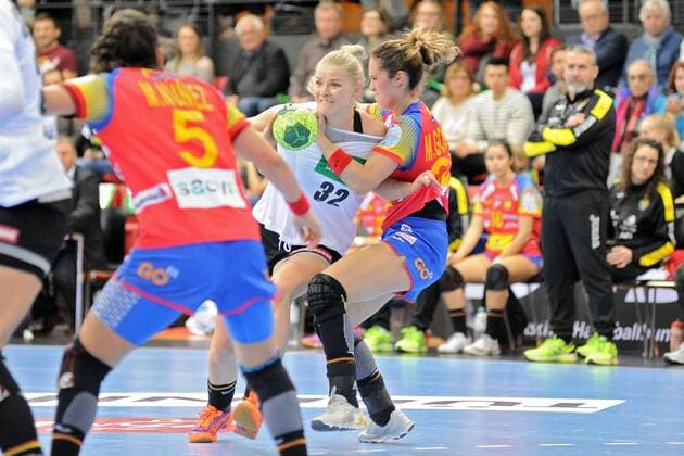 Shenia Minevskaja Germany 32 against Mireya Gonzalez Alvarez Spain 32 Handball Women European Chamoinship Qualification Group 6 international match Stuttgart 21 03 2018 Photo TBaur Eibner Stuttgart Copyright: xEIBNER Tobias_Baurx EP_TBR