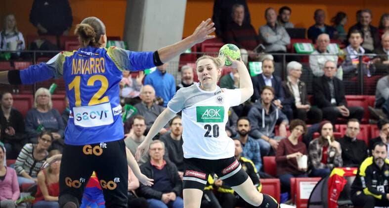 Handball Women DHB Germany Spain Germany Stuttgart 21 03 2018 Handball Internationals Women DHB Germany Spain v l Silvia Navarro Spain Maike Schirmer Germany