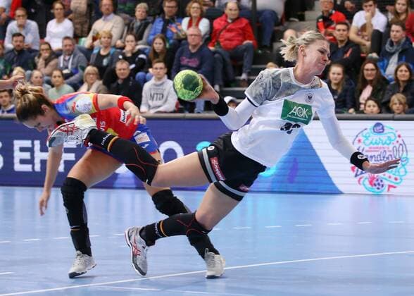 BAU 21 03 2018 Stuttgart Handball Women Germany vs Spain Luisa Schulze GER front