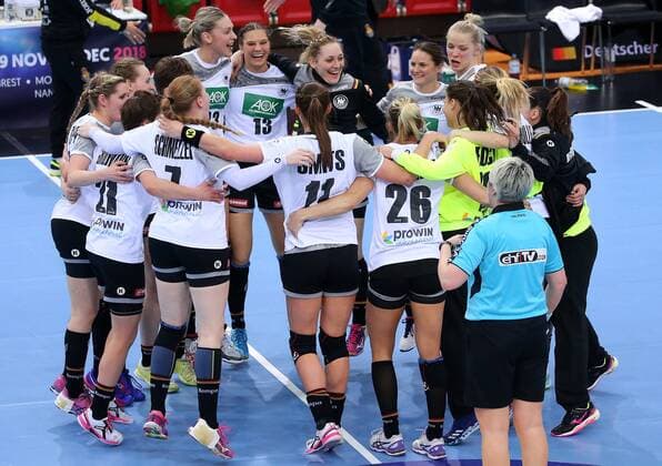 BAU 21 03 2018 Stuttgart Handball Women Germany vs Spain the German team is happy about the victory