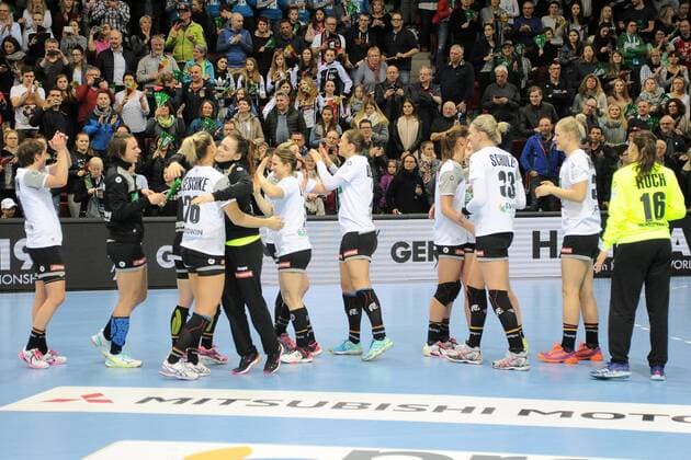 The Germans celebrate victory in Stuttgart against Spain Handball Women European Chamoinship Qualification Group 6 international match Stuttgart 21 03 2018 Photo TBaur Eibner Stuttgart Copyright: xEIBNER Tobias_Baurx EP_TBR