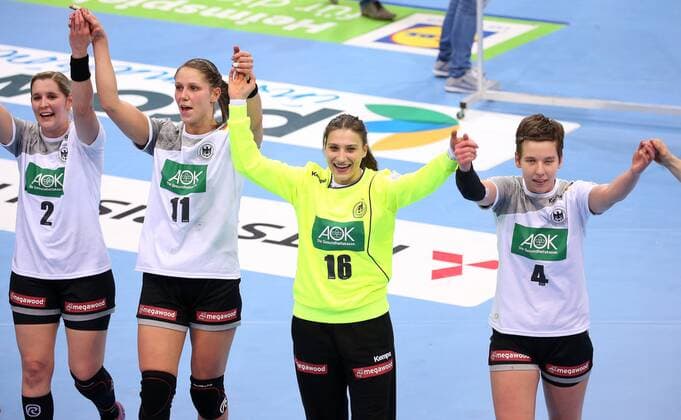 BAU 21 03 2018 Stuttgart Handball Women Germany vs Spain v l Marlene Zapf Xenia Smits Isabell Roch Alina Grijseels GER are happy about the victory