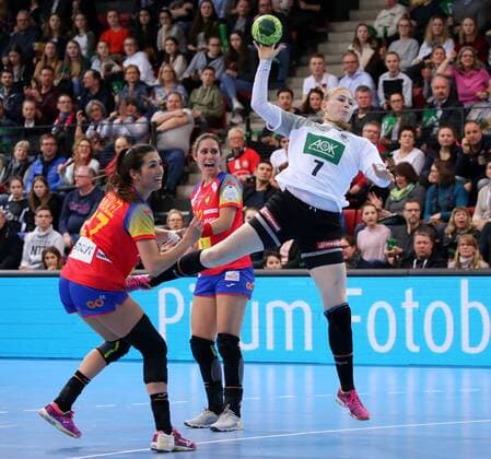 BAU 21 03 2018 Stuttgart Handball Women Germany vs Spain v Lara Gonzalez Ortega ESP Mireya Gonzalez Alvarez ESP Meike Schmelzer GER
