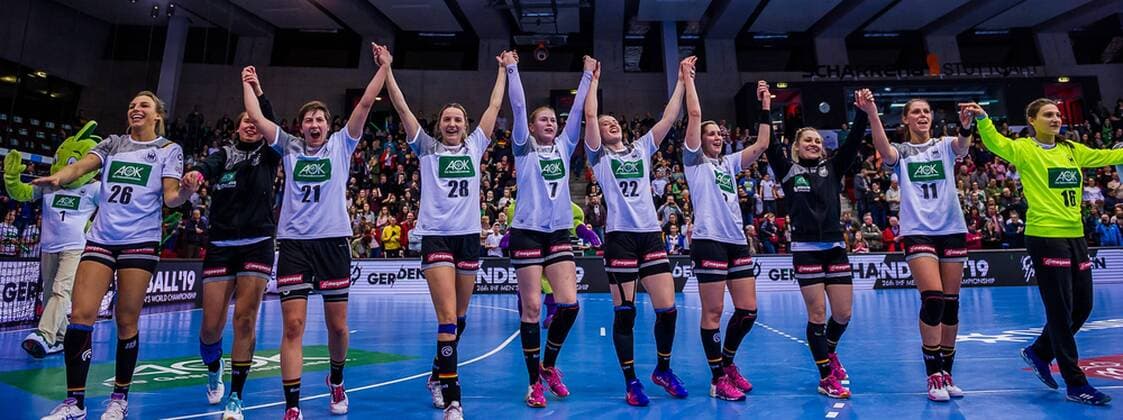 EM Quali Germany Spain Joy of the German team after a clear victory against Spain in the European Championship qualifier at the European Championship qualifier Germany Spain Stuttgart 21 03 18 Handball European Qualifier Stuttgart Baden Wuerttemberg Germany Scharrena