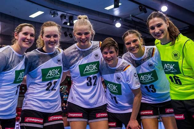 Qualification Germany Spain Pleasure with the German team after clear victory against Spain in the European Championship qualifiers here Marlene Zapf 2 Germany Maren Weigel 22 Germany Shenia Minevskaja 32 Germany Ina Grossmann 21 Germany Julia Behnke 13 Germany Isabel Roch 16 Germany at the European Championship qualifier Germany Spain Stuttgart 21 03 18 Handball EC Quali Stuttgart Baden Wuerttemberg Germany Scharrena