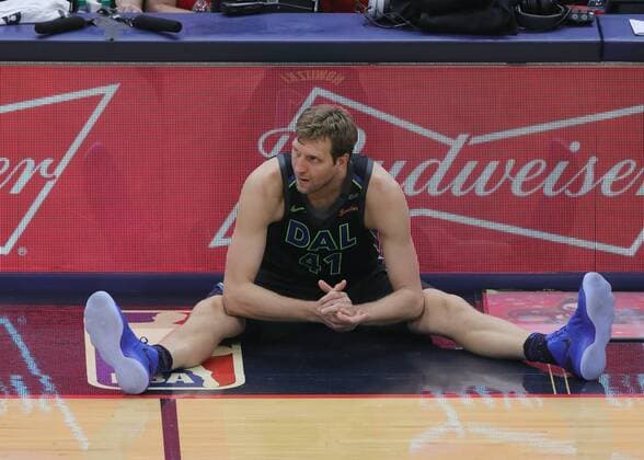 March 20, 2018: Dallas Mavericks center Dirk Nowitzki (41) waits to enter the game against New Orleans Pelicans at the Smoothie King Center in New Orleans, LA. CSM NBA Basketball Herren USA 2018: Mavericks at Pelicans MARCH 20 - ZUMAc04_ 20180320_zaf_c04_111 Copyright: xStephenxLewx
