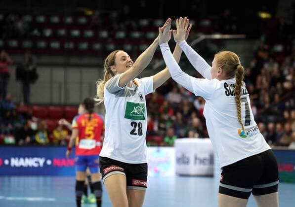 Handball Women DHB Germany Spain Germany Stuttgart 21 03 2018 Handball World Cup Women DHB Germany Spain v l Franziska Müller Meike Schmelzer both Germany