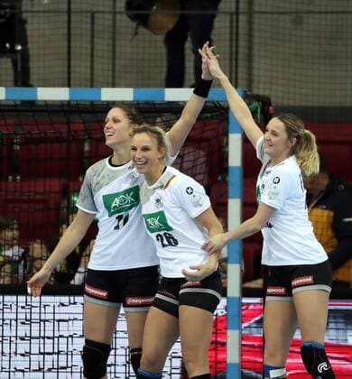 Handball Women DHB Germany Spain Germany Stuttgart 21 03 2018 Handball Internationals Women DHB Germany Spain v 1 Xenia Smits Angie Geschke Franziska Müller All Germany
