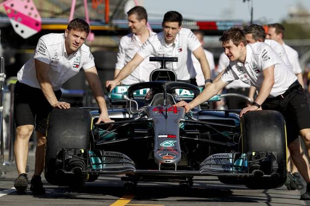 Motorsports: FIA Formula One World Championship WM Weltmeisterschaft 2018, Melbourne, Victoria : Motorsports: Formula 1 2018 Rolex Australian Grand Prix, 44 Team Lewis Hamilton (GBR, Mercedes AMG Petronas F1 Team), Melbourne Australia