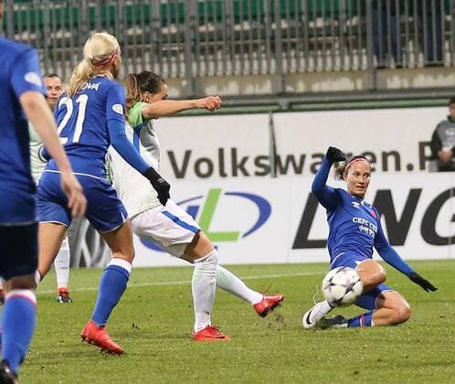 VfL Women vs Prague Womens Football Champions League Quarter-Finals VfL Wolfsburg vs Slavia Prague AOK Stadium Image shows Sara Bjork Gunnarsdottir VfL 7 scores in this scene the goal to 3 0 Wolfsburg