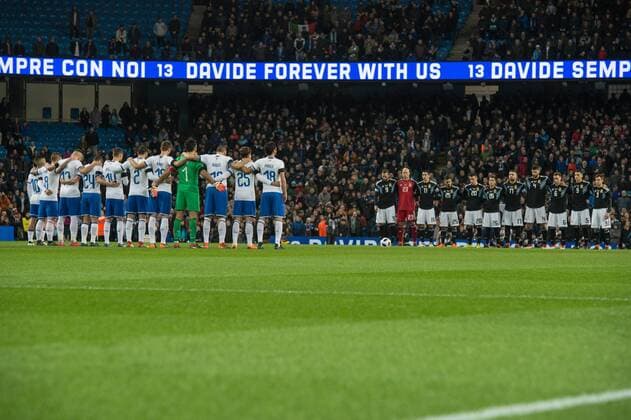 Argentina v Italy International Friendly L?nderspiel The teams observe a minutes silence in memory of Davide Astori prior to the International Friendly match at the Etihad Stadium, Manchester Content Not Available For UK Newspapers Copyright: xMattxWilkinsonx FIL-11536-0026