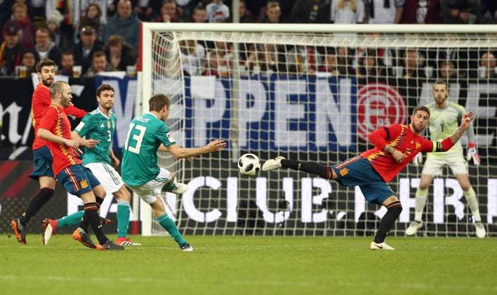 Thomas Müller Torschuss Goal to score 1 1 Compensation Sergio Ramos Goalkeeper De Gea Sport Football International Friendlies Test Match Season 2017 2018 23 03 2018 DFB National Team GER BRDeutschland vs Spanien ESP