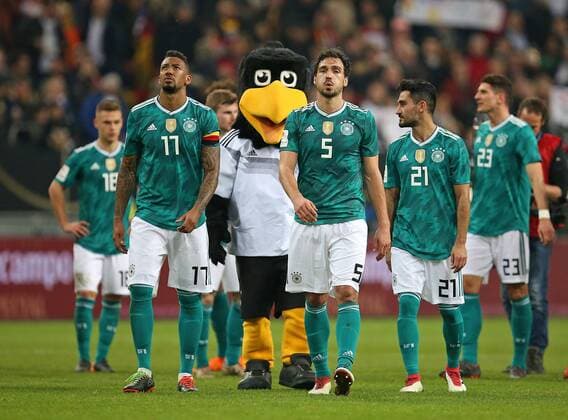 23 03 2018 Soccer International Match Germany Spain in the ESPRIT Arena Düsseldorf v l Joshua Kimmich Germany Jerome Boateng Germany DFB Mascot Paule Mats Hummels Germany Ilkay Gündogan Germany and Mario Gomez Germany