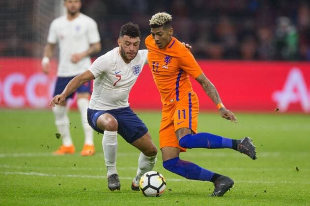 Alex Oxlade Chamberlain of England, Patrick van Aanholt of Holland during the International Friendly Länderspiel match match between The Netherlands and England at the Amsterdam Arena on March 23, 2018 in Amsterdam, The Netherlands International friendly match 2017 2018 xVIxVIxImagesx xTomxBodexMultimediaxIVx 10425314