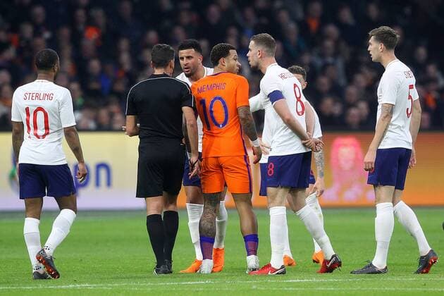 Netherlands v England International Friendly L?nderspiel Kyle Walker of England argues with Referee Jesus Gil Manzano during the International Friendly match at Amsterdam Arena, Amsterdam Content Not Available For UK Newspapers Copyright: xPaulxChestertonx FIL-11538-0101