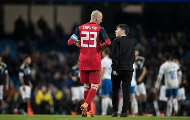 Goalkeeper Willy Caballero (Chelsea) of Argentina hands his glove to a young supporter who invades the pitch at full time during the International Friendly L?nderspiel match between Argentina and Italy at the Etihad Stadium, Manchester, England on 23 March 2018. Copyright: xAndyxRowlandx PMI-1909-0026