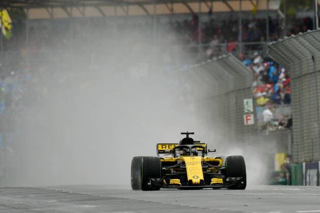 March 24, 2018: Nico Hulkenberg (DEU) 27 from the Renault F1 team creates a rooster tail down the main straight during practice session three at the 2018 Australian Formula One Grand Prix at Albert Park, Melbourne, Australia. Cal Sport Media Formula One 2018: Australia - Qualifying and Practice 3 - ZUMAc04_ 20180324_zaf_c04_009 Copyright: xSydneyxLowx