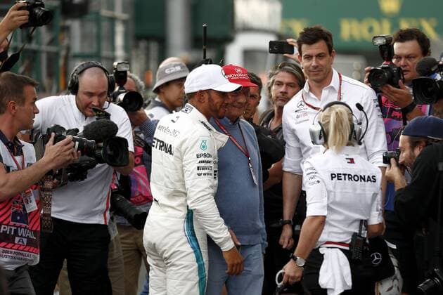 Motorsports: FIA Formula One World Championship WM Weltmeisterschaft 2018, Melbourne, Victoria : Motorsports: Formula 1 2018 Rolex Australian Grand Prix, 44 Lewis Hamilton (GBR, Mercedes AMG Petronas F1 Team), Toto Wolff (AUT, Mercedes AMG Petronas Formula One Team) Melbourne Australia