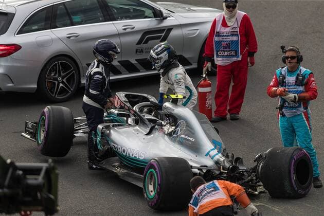 Valtteri Bottas Mercedes AMG Petronas Formula One team after his accident Grand Prix of Australia 2018 Race Motorsport Formula 1 24 03 2018 Melbourne Copyright: xIllman Eibner-Pressefotox EP_eer