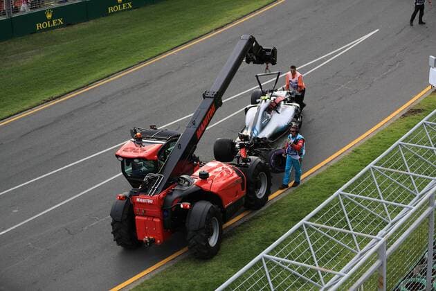 the car of Valtteri Bottas Mercedes AMG Petronas Formula One Team is towed Grand Prix of Australia 2018 Race Motorsport Formula 1 24 03 2018 Melbourne Copyright: xIllman Eibner-Pressefotox EP_eer