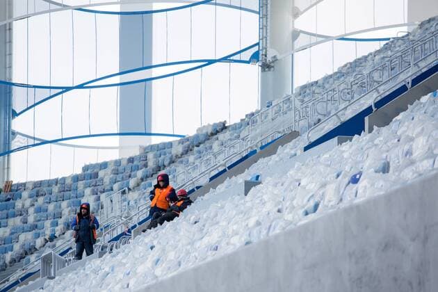 NIZHNY NOVGOROD, RUSSIA - MARCH 24, 2018: Workers on the stands of Nizhny Novgorod Stadium, a venue of the 2018 FIFA World Cup WM Weltmeisterschaft Fussball in Russia. Mikhail Solunin TASS  TS079296