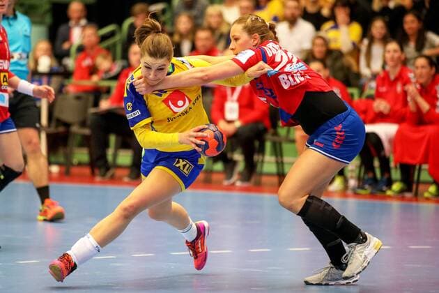 180324 Swedens Anna Lagerquist and Serbias Marija Obradovic during the handball match in the European Championships between Sweden and Serbia on March 24, 2018 in Skövde  Copyright: SebastianxLamotte BB180324SL007