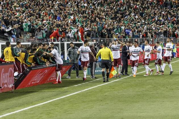 SANTA CLARA, CA - MARCH 23: Celebrations of Mexico Midfielder Marco Fabian s (10) goal on the sideline collapse the adertising sign during the first half of the international match Länderspiel between Mexico and Iceland on Friday, March 23, 2018 at Levi s Stadium in Santa Clara, CA. Final Score: Mexico-3, Iceland-0. (Photo by Allan Hamilton Icon Sportswire) SOCCER: MAR 23 Mexico v Iceland Icon18032316 EDITORIAL USE ONLY