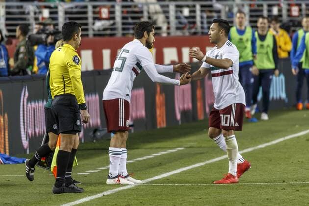SANTA CLARA, CA - MARCH 23: Mexico Midfielder Marco Fabian (10) substituted by Mexico Midfielder Rodolfo Pizarro (25) during the second half of the international match Länderspiel between Mexico and Iceland on Friday, March 23, 2018 at Levi s Stadium in Santa Clara, CA. Final Score: Mexico-3, Iceland-0. (Photo by Allan Hamilton Icon Sportswire) SOCCER: MAR 23 Mexico v Iceland Icon18032322 EDITORIAL USE ONLY