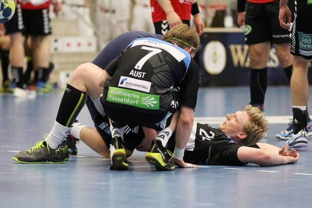 Thomas Bahn HC Rhein Vikings 24 is provided Dennis Aust HC Rhein Vikings 7 front ASV Hamm vs HC Rhein Vikings Handball 2 Bundesliga 24 03 2018 Hamm Copyright: xEIBNER JanxStrohdiekx EP_JSK