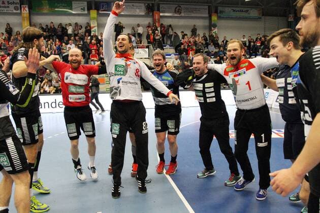 Victory cheers at HC Rhein Vikings ASV Hamm vs HC Rhein Vikings Handball 2 Bundesliga 24 03 2018 Hamm Copyright: xEIBNER JanxStrohdiekx EP_JSK