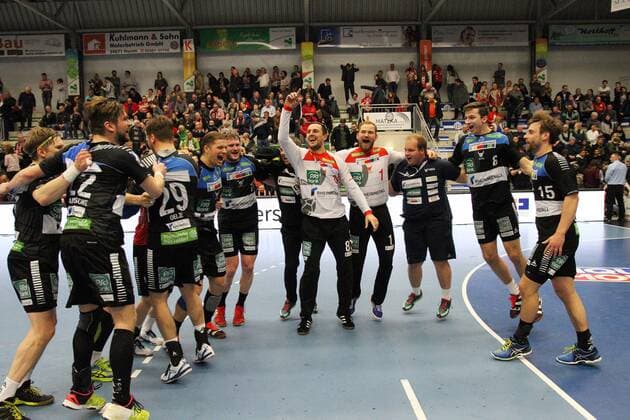Victory cheers at HC Rhein Vikings ASV Hamm vs HC Rhein Vikings Handball 2 Bundesliga 24 03 2018 Hamm Copyright: xEIBNER JanxStrohdiekx EP_JSK