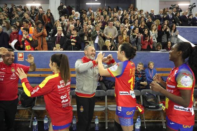 Spain s national team Nationalteam players celebrate their win on a women s handball European Championship EM Europameisterschaft final qualifying round match between Spain and Germany in San Sebastian, northern Spain, 24 March 2018. Spain vs Germany !ACHTUNG: NUR REDAKTIONELLE NUTZUNG!  Copyright: xJuanxHerrerox GRAF005 20180324-636575262609509314