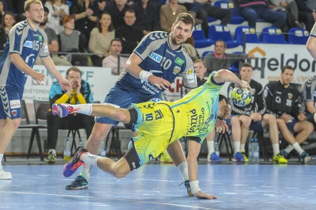 Aurelien Abily (Saint Raphael Handball) - Jakov Gojun (Fuchse Berlin) HANDBALL : Saint Raphael vs Fuchse Berlin - EHF Cup - Phase de groupe - Saint Raphael - 24 03 2018 NorbertScanella Panoramic 