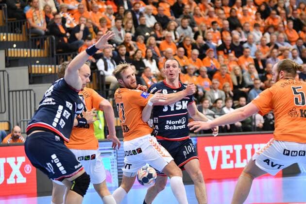 IFK Kristianstad SG Flensburg Handewitt EHF Champions League Kristianstad 24 03 18 Kristianstad 24 03 18 Sport Handball VELUX EHF Champions League Season 2017 2018 Round of 16 IFK Kristianstad SG Flensburg Handewitt Holger Glandorf SG Flensburg Handewitt 09 Gunnar Steinn Jonsson IFK Kristianstad 27 Arnar Freyr Arnarsson IFK Kristianstad 05 Henrik Toft Hansen SG Flensburg Handewitt 23 xmmkx