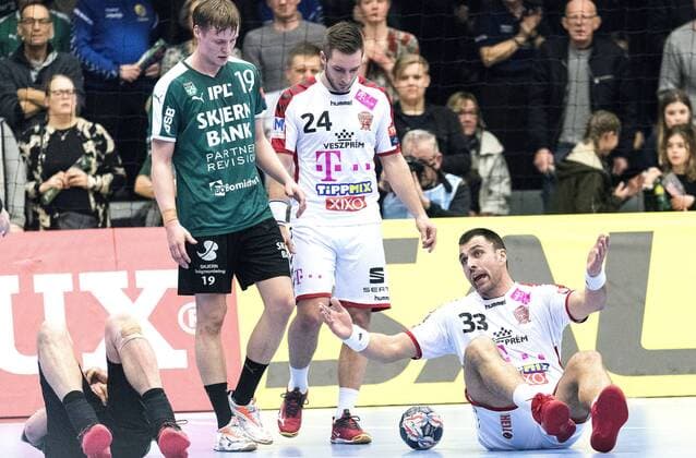 Renato Sulic, Telekom Veszprem (33) reacts during the EHF Champions League round of 16 first leg march between Skjern Handball and Telekom Veszprem in Skjern Arena March 25, 2018. Also seen is Bjarke Christensen, Skjern (19) and Gasper Marguc, Telekom Veszprem.20180325-190610-5-2  Copyright: JOHNxRANDERIS