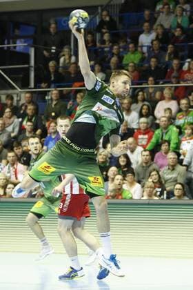 Gleb Kalarasch Magdeburg 29 throws the ball handball EHC Cup SC Magdeburg SKA Minsk xtgx