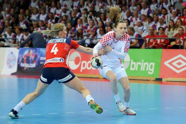 Handball , Kvinner , EM-Kvalifisering , Kvalifisering til EM , 25.03.2018 , 20180325 Norge - Kroatia Veronica Krristiansen - Norge Maja Koznjak - Kroatia Foto: Sjur St¿len Digitalsport 