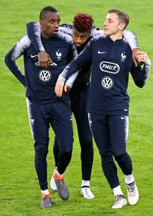 FuÃŸball, Frankreich Training ST PETERSBURG, RUSSIA - MARCH 26, 2018: Blaise Matuidi, Presnel Kimpembe, and Lucas Digne (L-R) of the French national team Nationalteam during a training session ahead of their football friendly against Russia at Saint Petersburg Stadium. Alexander Demianchuk TASS  TS079712
