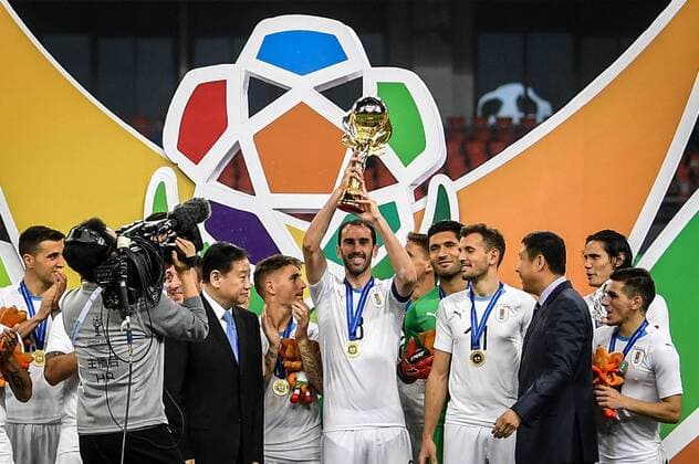 Players of Uruguay national football team take part in the champion award ceremony for the 2018 Gree China Cup International Football Championship in Nanning city, south China s Guangxi Zhuang Autonomous Region, 26 March 2018. Uruguay won the final by 1-0 against Wales and claimed the title of the event. Uruguay claims title of 2018 China Cup Int l Football Championship in Nanning  20180326_89843