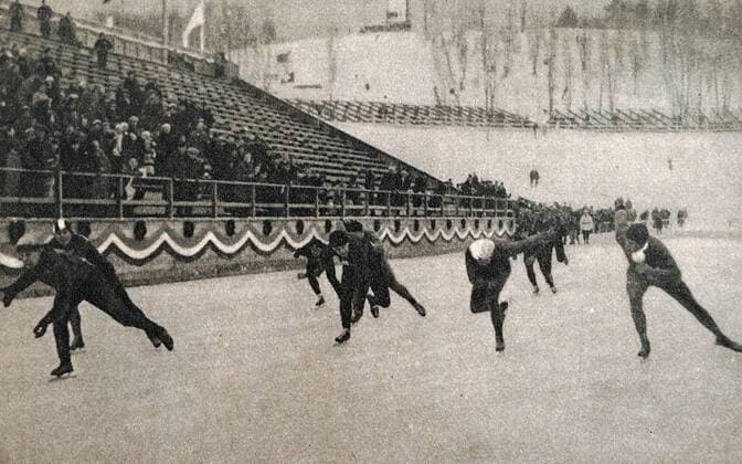 Photograph of the 5000 meter Speed skating Eisschnelllauf at the 1932 Winter Olympic Games Olympische Spiele Olympia OS Won by Irving Warren Jaffee (1906 - 1981) from America. 82514558st