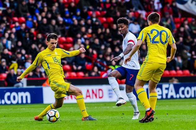 Leicester City s forward Demarai Gray (7) for England U21 U 21 s passes through the defence during the International Euro U21 Qualification match between England U21 and Ukraine U21 at Bramall Lane, Sheffield, England on 27 March 2018. Copyright: xStephenxBuckleyx PMI-1923-0007