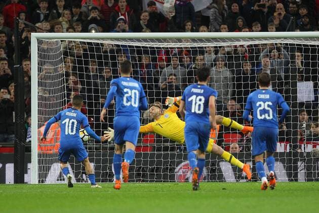 England v Italy International Friendly L?nderspiel Lorenzo Insigne of Italy scores his sides 1st goal from the penalty spot during the International Friendly match at Wembley Stadium, London Content Not Available For UK Newspapers Copyright: xPaulxChestertonx FIL-11556-0033