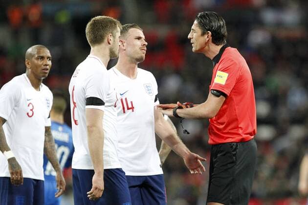 Referee, Deniz Aytekin confirms the VAR penalty decision during the International Friendly Länderspiel match between England and Italy at Wembley Stadium, London, England on 27 March 2018. Copyright: xCarltonxMyriex 19390025