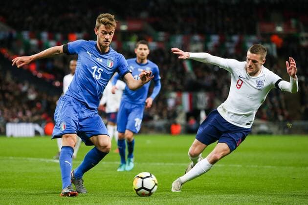 Italy s Edoardo Padovani and England s Jamie Vardy during the International Friendly Länderspiel match at Wembley Stadium, London. Picture date 27th March 2018. Picture credit should read: Charlie Forgham-Bailey Sportimage EDITORIAL USE ONLY. No use with unauthorised audio, video, data, fixture lists, club league logos or live services. Online in-match use limited to 120 images, no video emulation. No use in betting, games or single club league player publications.