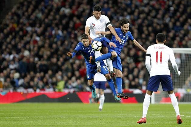 Alex Oxlade-Chamberlain of England is caught between Jorginho and Marco Parolo of Italy during the International Friendly Länderspiel match between England and Italy at Wembley Stadium, London, England on 27 March 2018. Copyright: xCarltonxMyriex 19390065