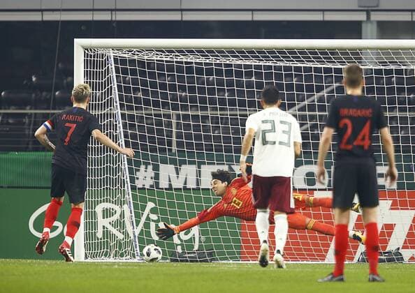 March 27, 2018 - Arlington, Texas, USA - March 27, 2018, Arlington Tx., USA. Ivan Rakitic (7) of Croatia scores past Mexico s goal keeper Guillermo Ochoa (13) during the second half of the Mexico vs Croatia International Friendly Länderspiel match at ATT Stadium in Arlington, Texas. Mexico vs Croatia - ZUMAl92_ 20180327_zaf_l92_019 Copyright: xRalphxLauerx