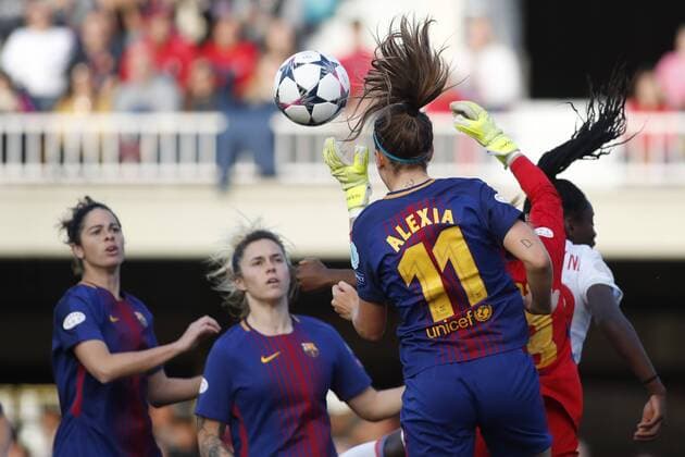 Bilder des Tages - SPORT 28th March 2018, Mini Estad, Barcelona, Spain; Womens Champions League football, quarter final, 2nd leg, Barcelona Women versus Lyon Women; Sandra Panos of FC Barcelona Barca heads the ball clear in her area  ActionPlus12006325